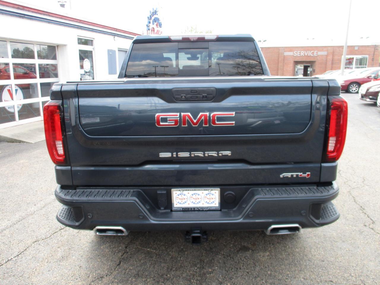 GMC Sierra 1500 4WD Crew Cab 147" AT4 2020