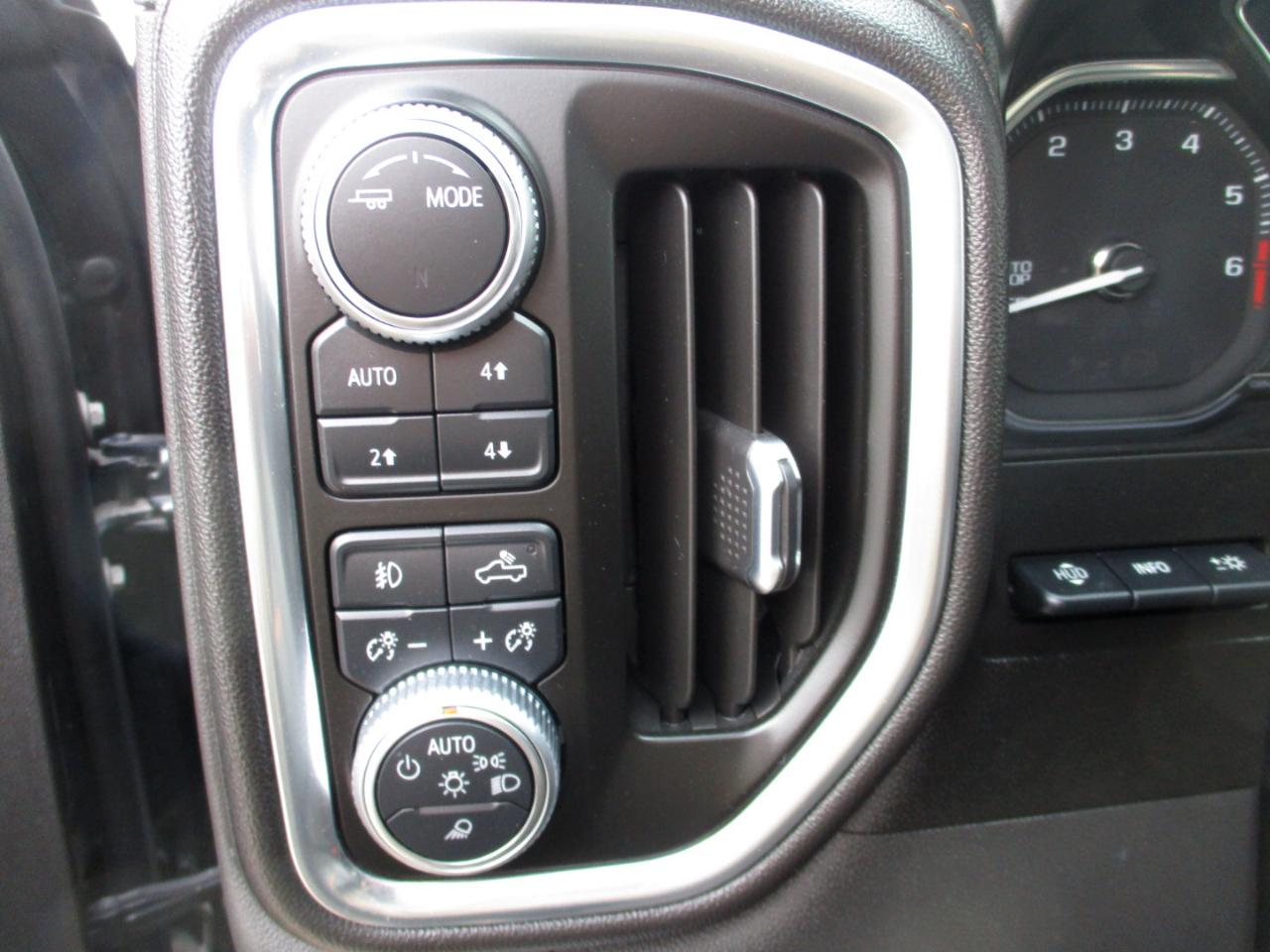 GMC Sierra 1500 4WD Crew Cab 147" AT4 2020