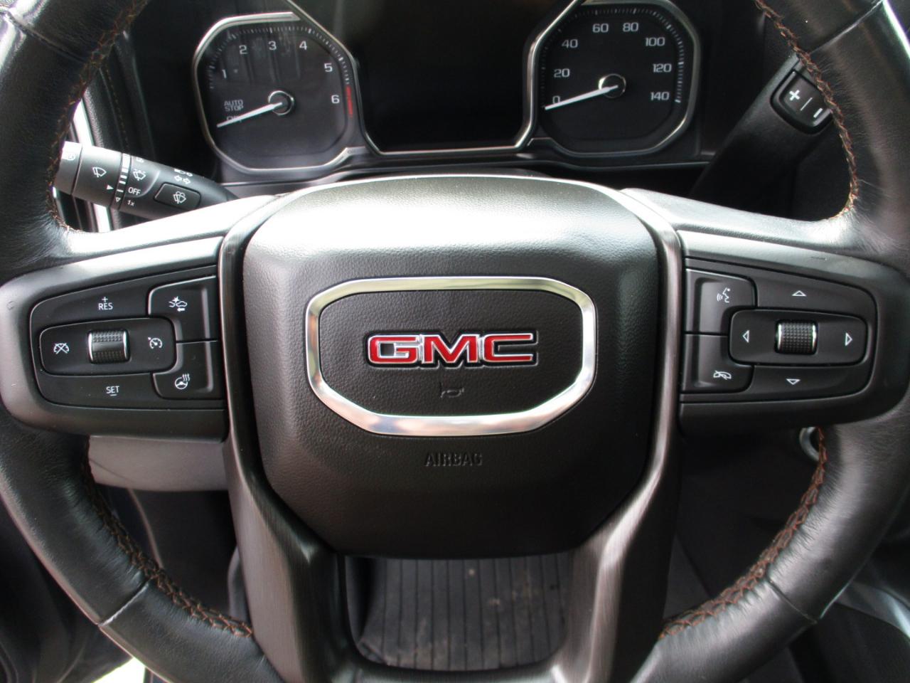 GMC Sierra 1500 4WD Crew Cab 147" AT4 2020