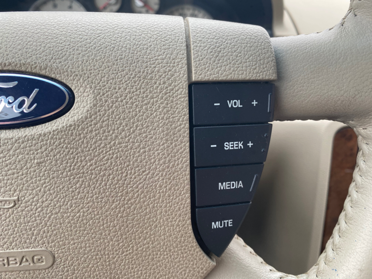 Ford Five Hundred 4dr Sdn Limited FWD 2007