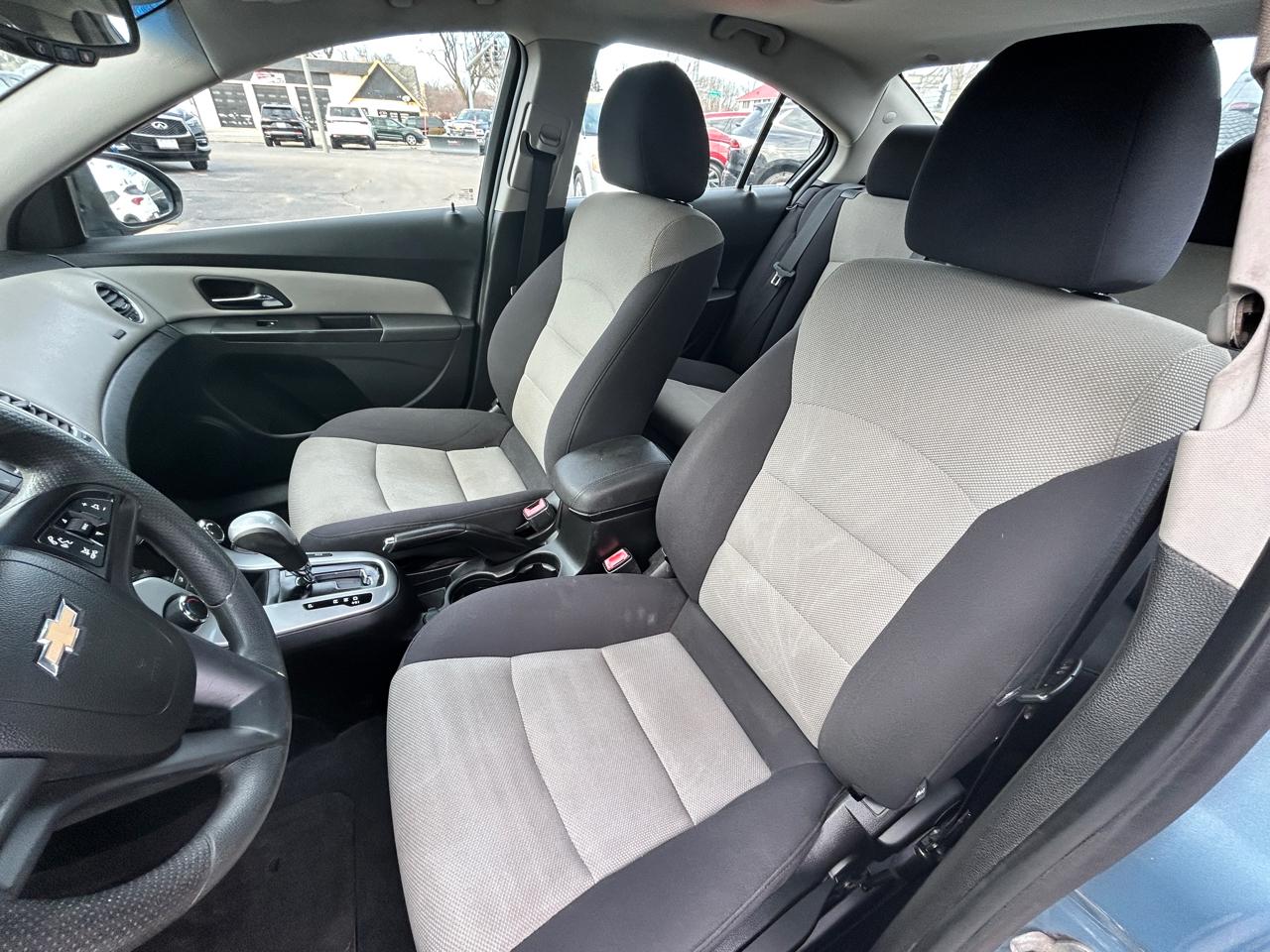 Chevrolet Cruze 4dr Sdn LS 2012