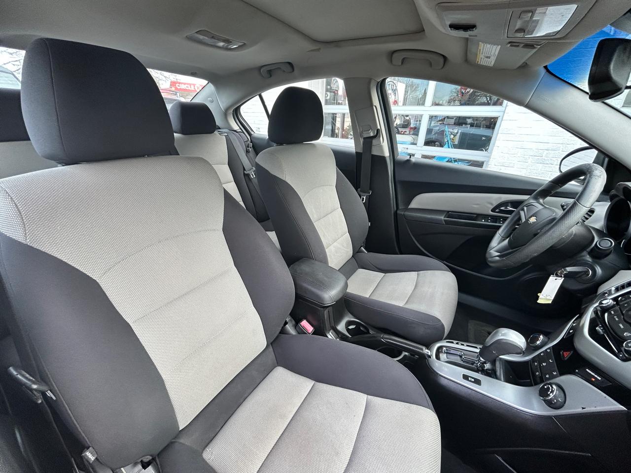 Chevrolet Cruze 4dr Sdn LS 2012