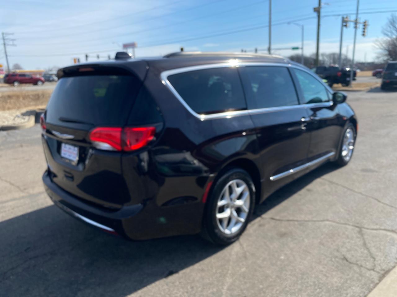 Chrysler Pacifica Touring-L FWD 2017