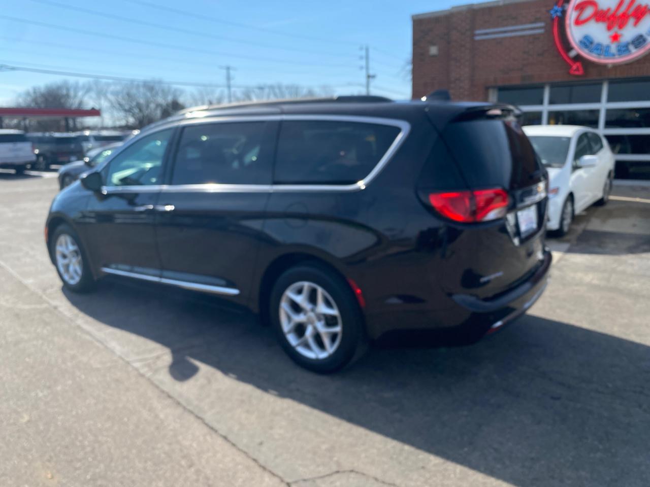 Chrysler Pacifica Touring-L FWD 2017