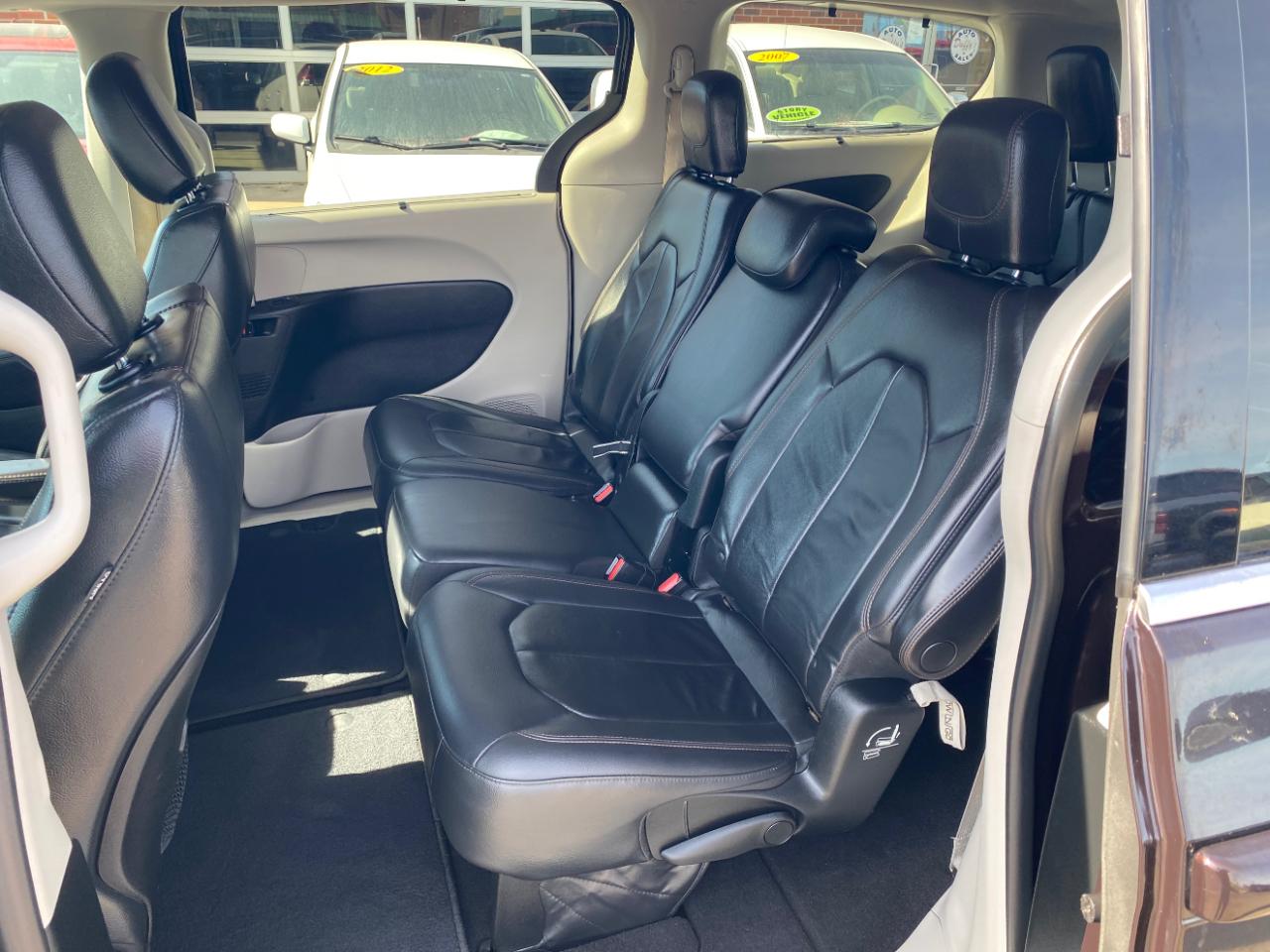 Chrysler Pacifica Touring-L FWD 2017