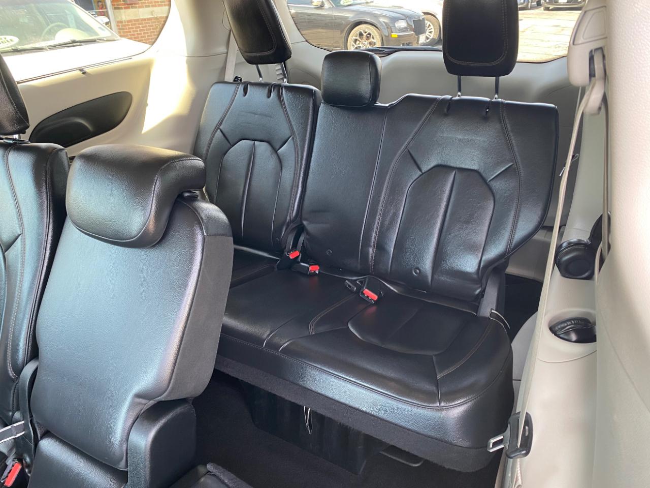 Chrysler Pacifica Touring-L FWD 2017