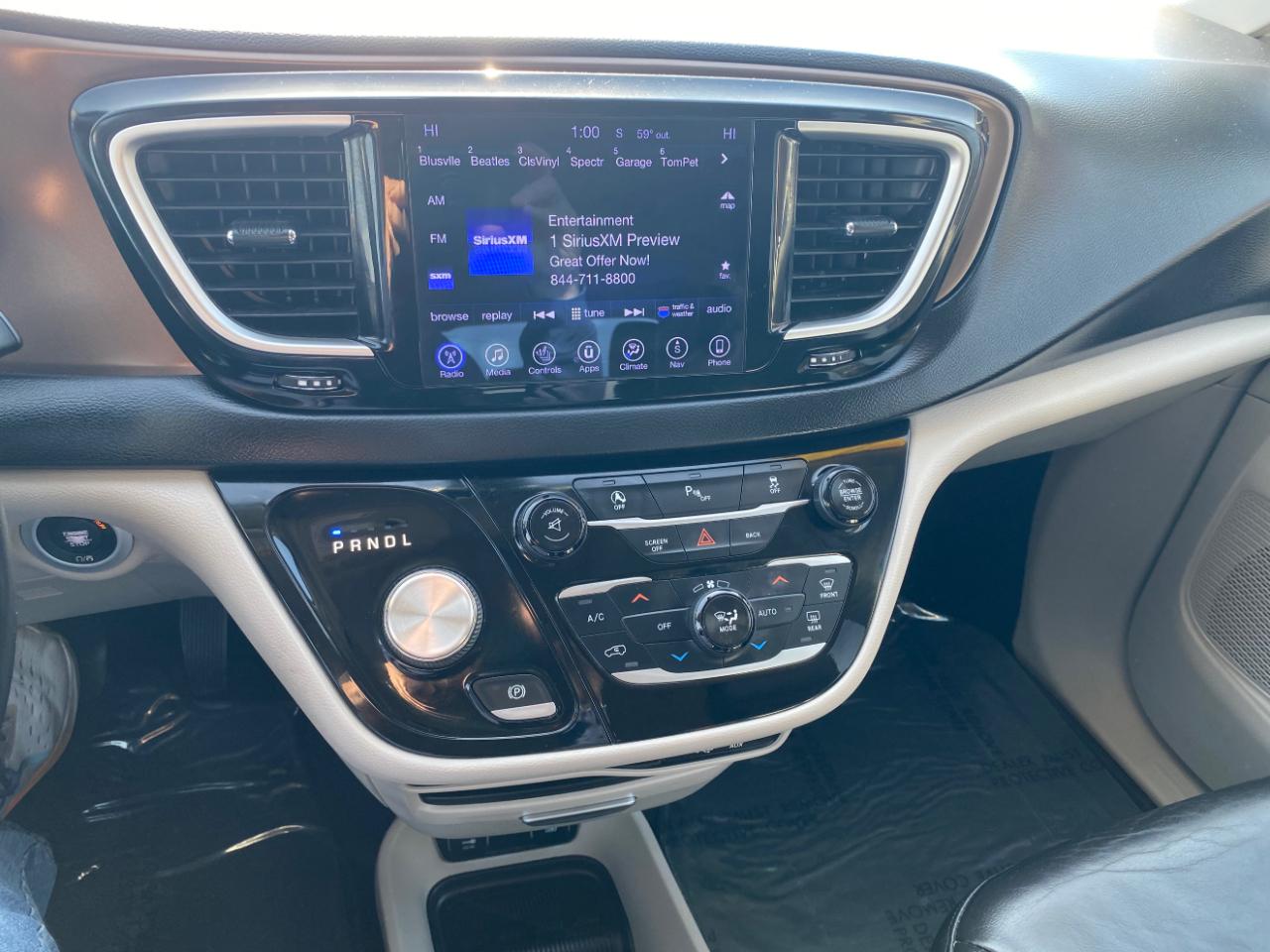 Chrysler Pacifica Touring-L FWD 2017