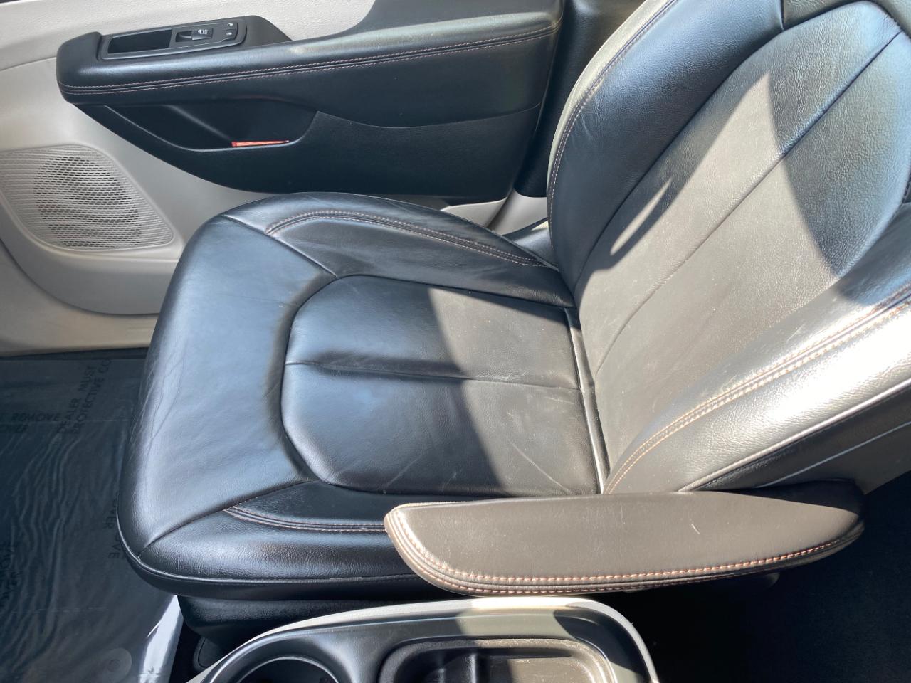 Chrysler Pacifica Touring-L FWD 2017