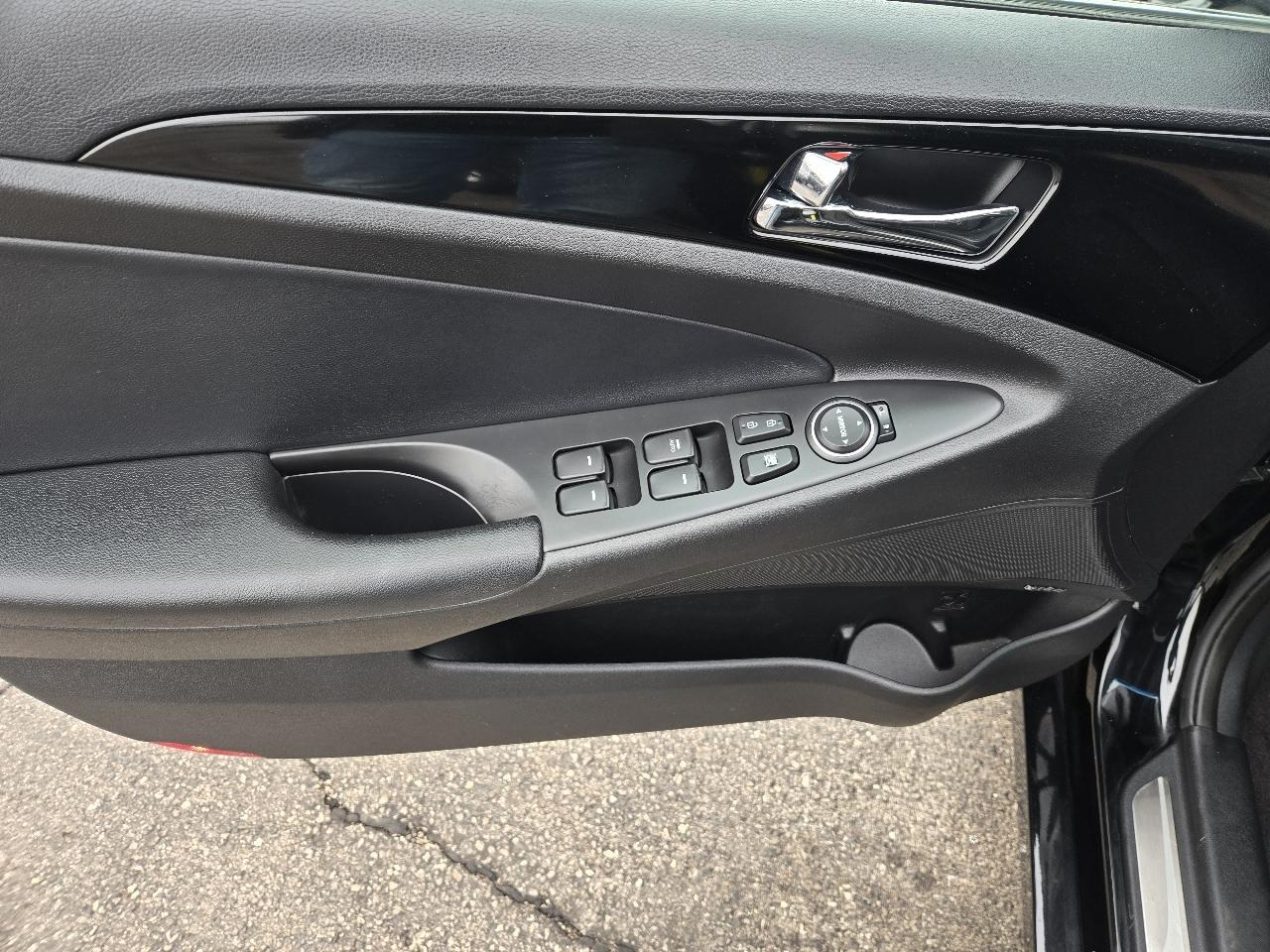 Hyundai Sonata 4dr Sdn 2.4L Auto Limited 2012