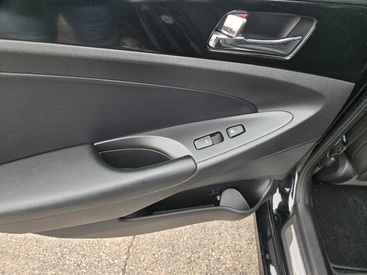 Hyundai Sonata 4dr Sdn 2.4L Auto Limited 2012