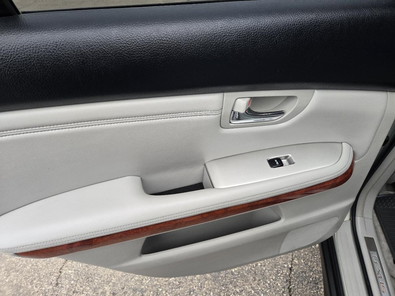 Lexus RX 330 4dr SUV AWD 2005