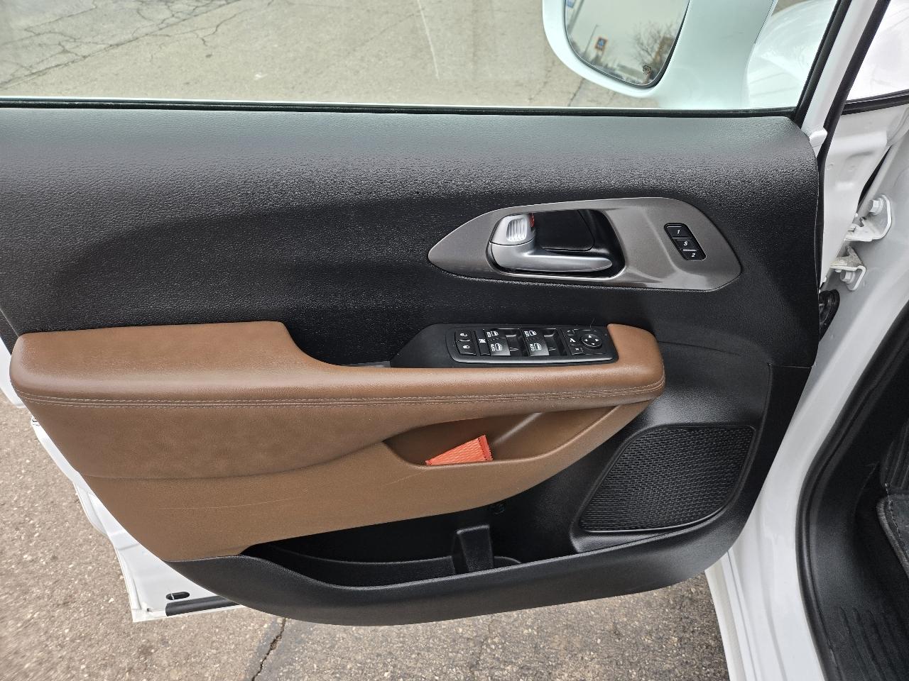 Chrysler Pacifica Limited FWD 2017