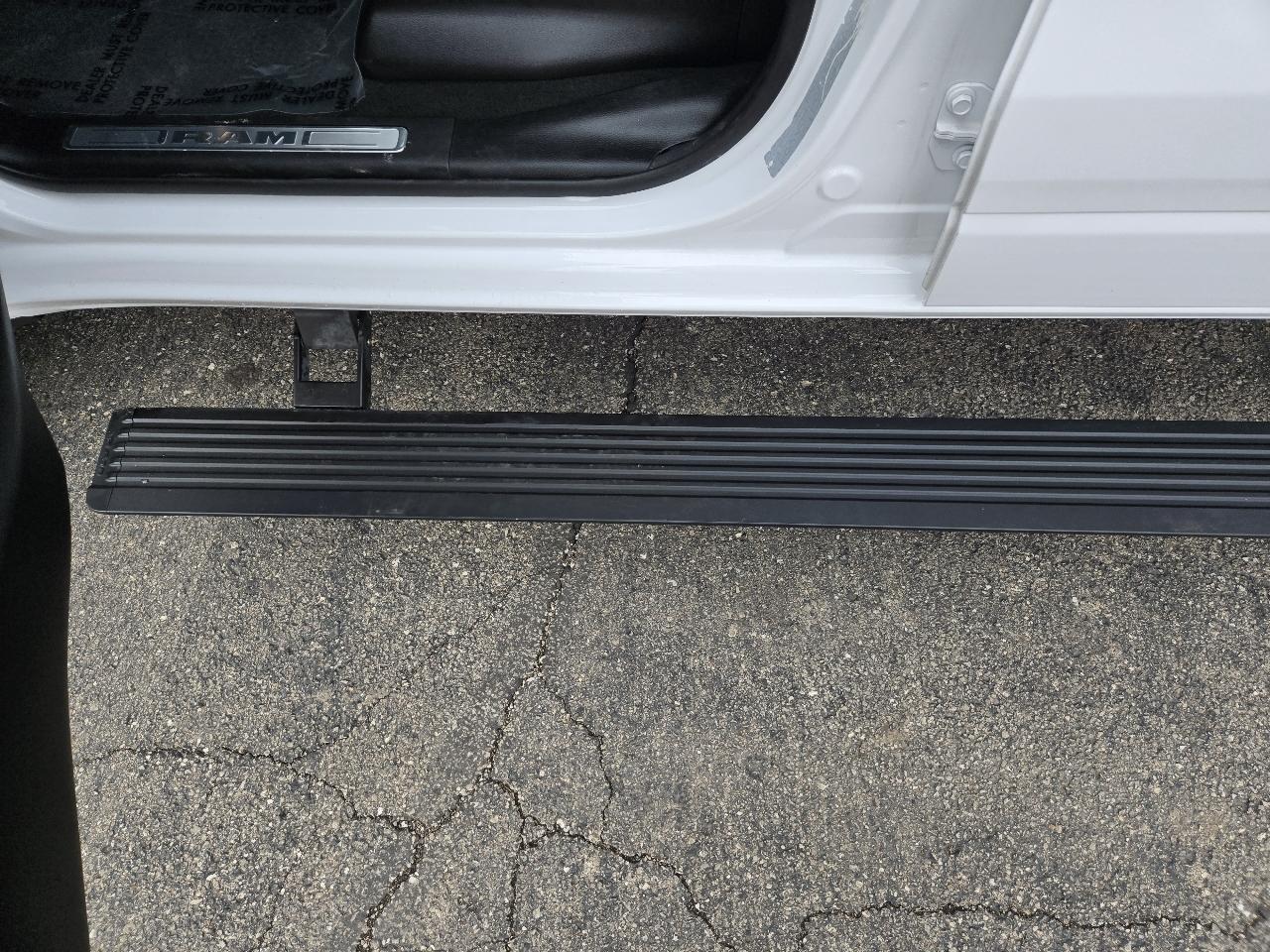 RAM 1500 Limited 4x4 Crew Cab 5'7" Box 2023