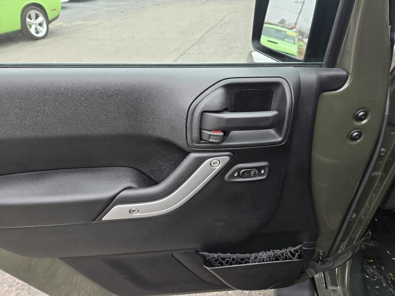 Jeep Wrangler Unlimited 4WD 4dr Sahara 2016