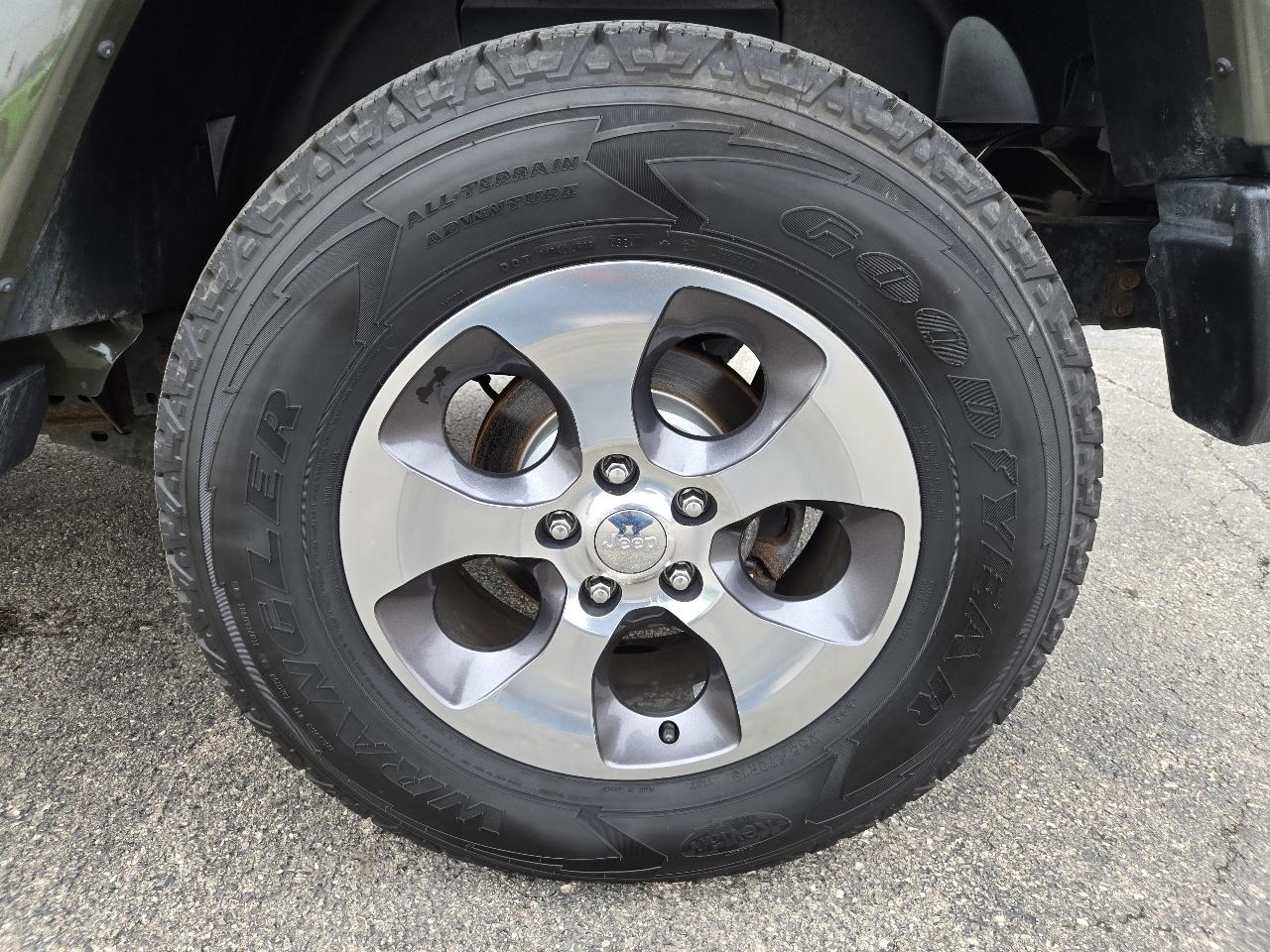 Jeep Wrangler Unlimited 4WD 4dr Sahara 2016