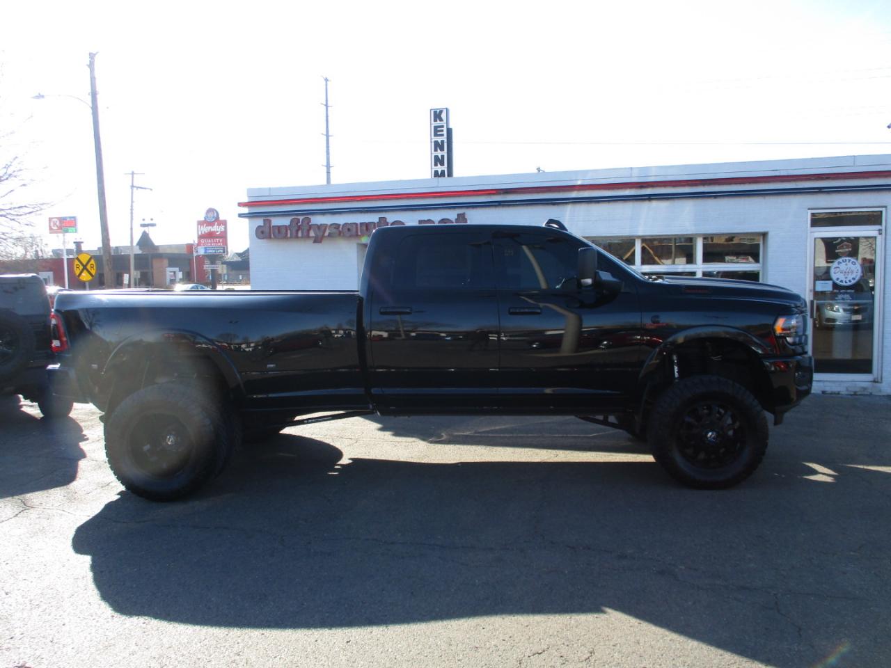RAM 3500 Limited 4x4 Crew Cab 8' Box 2022