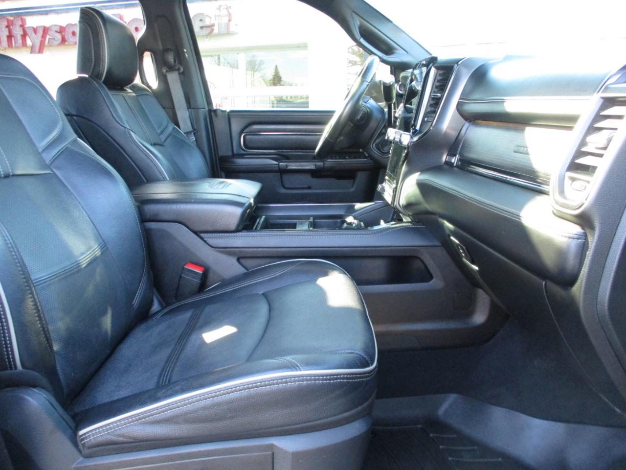 RAM 3500 Limited 4x4 Crew Cab 8' Box 2022