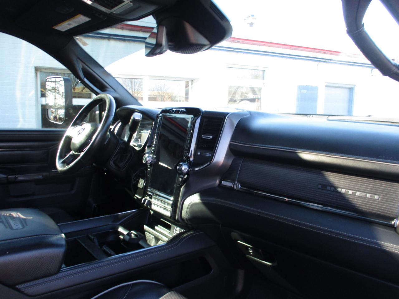 RAM 3500 Limited 4x4 Crew Cab 8' Box 2022