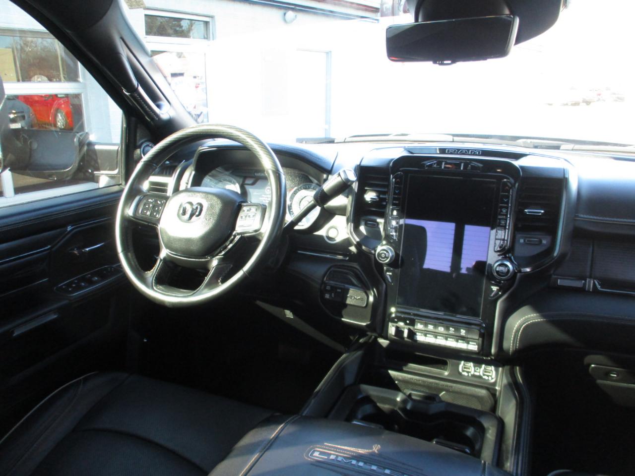 RAM 3500 Limited 4x4 Crew Cab 8' Box 2022