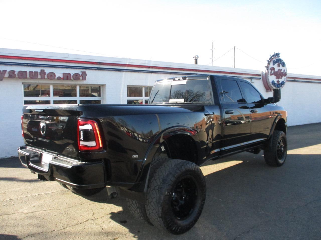 RAM 3500 Limited 4x4 Crew Cab 8' Box 2022