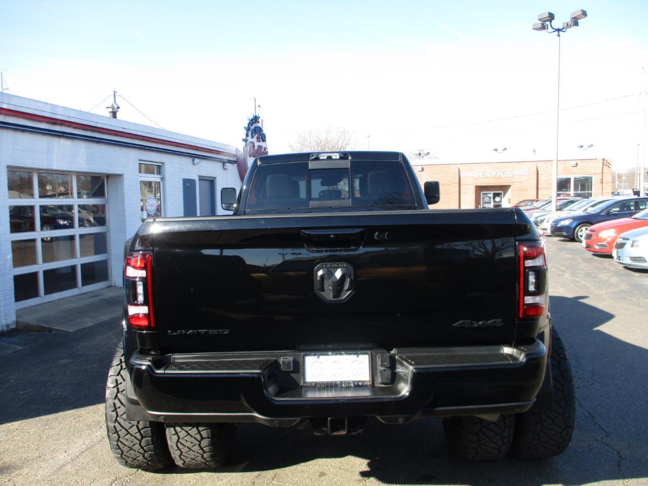 RAM 3500 Limited 4x4 Crew Cab 8' Box 2022