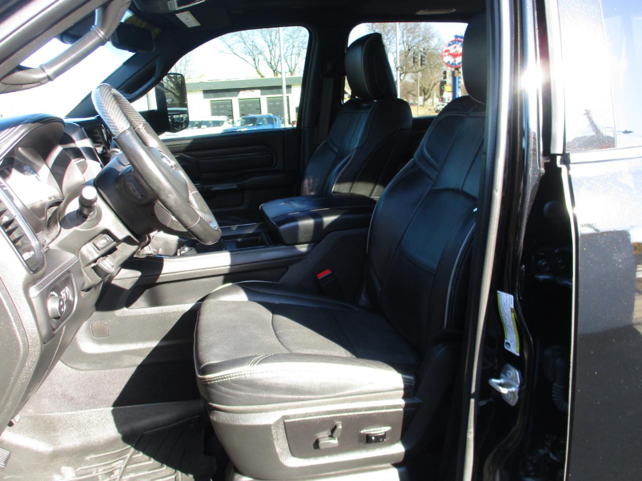 RAM 3500 Limited 4x4 Crew Cab 8' Box 2022