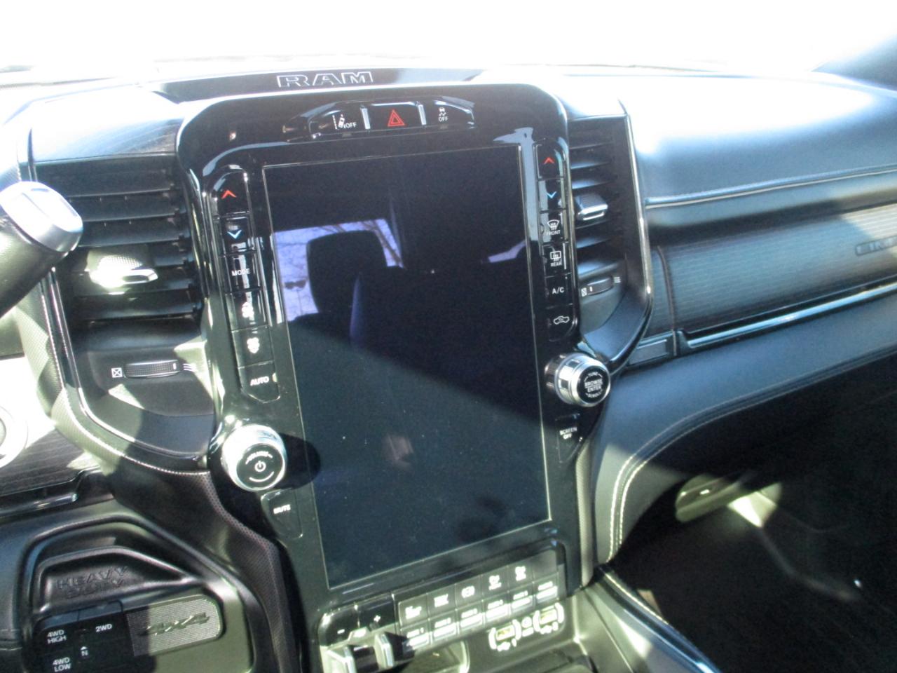 RAM 3500 Limited 4x4 Crew Cab 8' Box 2022