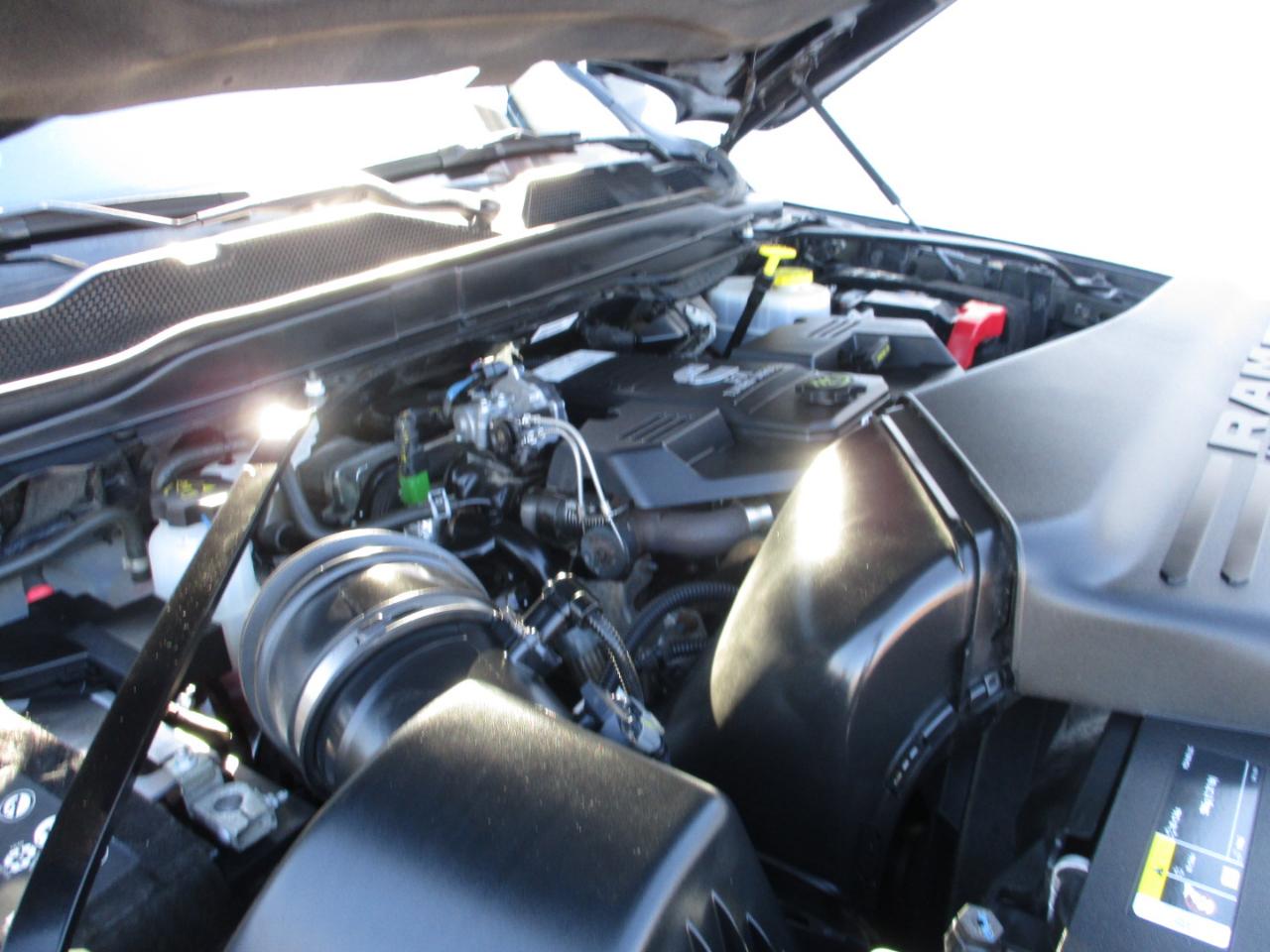 RAM 3500 Limited 4x4 Crew Cab 8' Box 2022