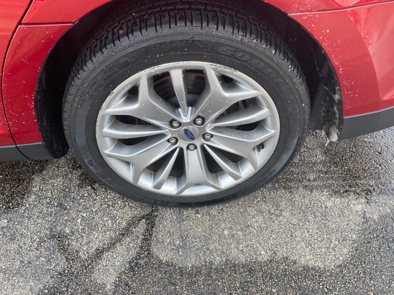 Ford Taurus 4dr Sdn Limited FWD 2015