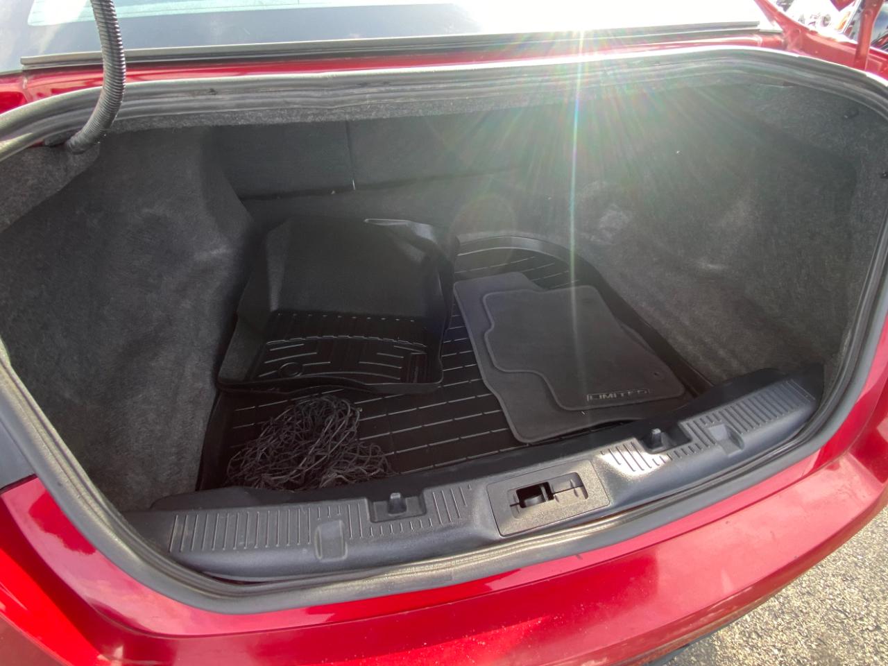 Ford Taurus 4dr Sdn Limited FWD 2015