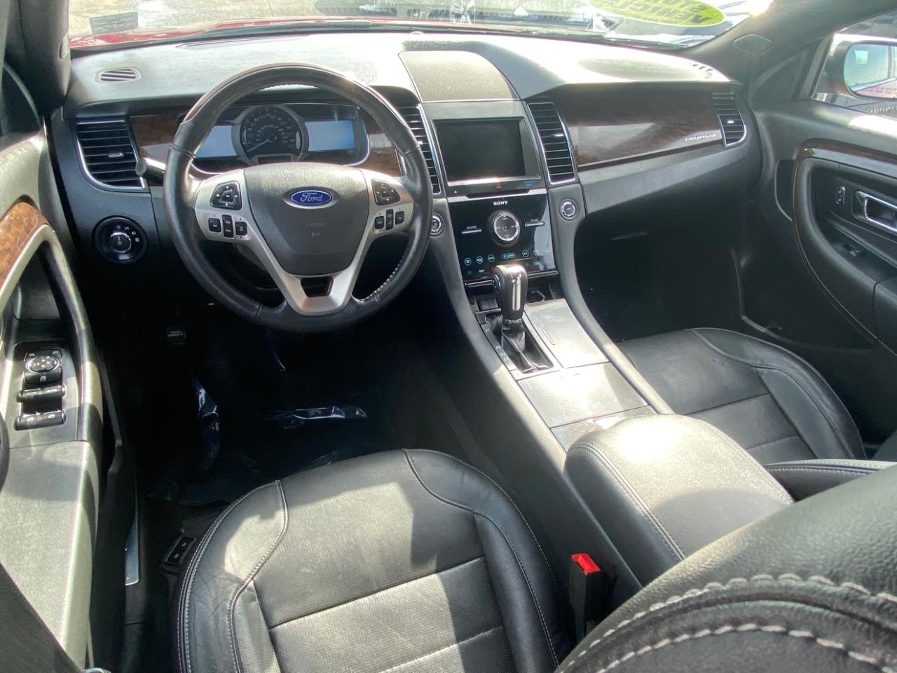 Ford Taurus 4dr Sdn Limited FWD 2015