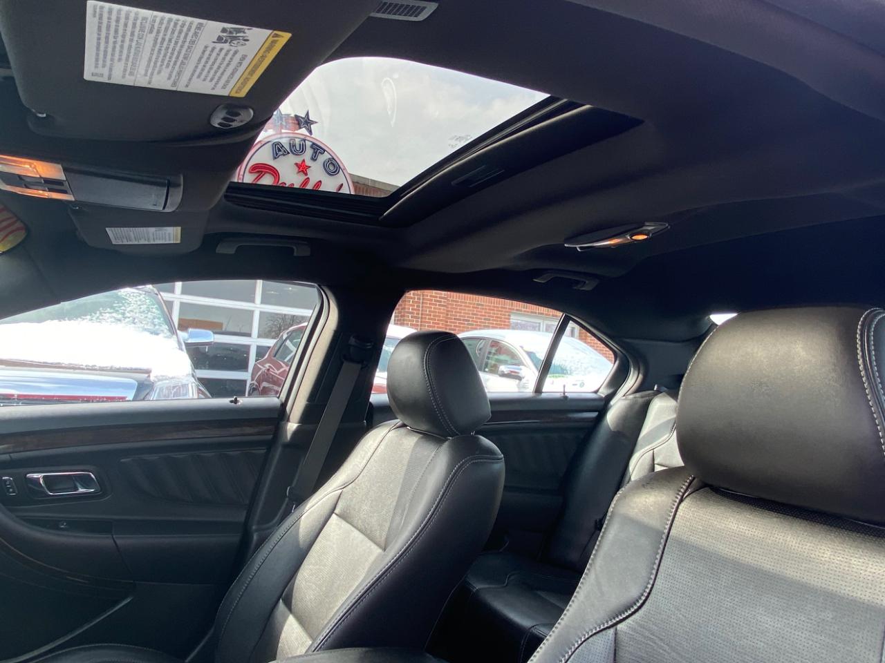 Ford Taurus 4dr Sdn Limited FWD 2015