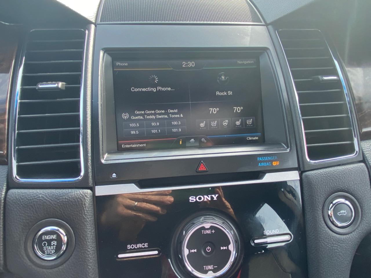 Ford Taurus 4dr Sdn Limited FWD 2015