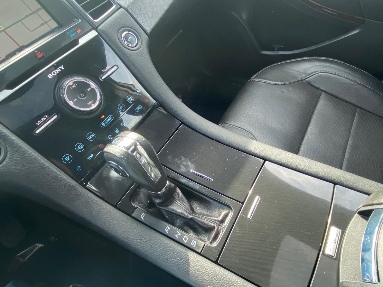 Ford Taurus 4dr Sdn Limited FWD 2015