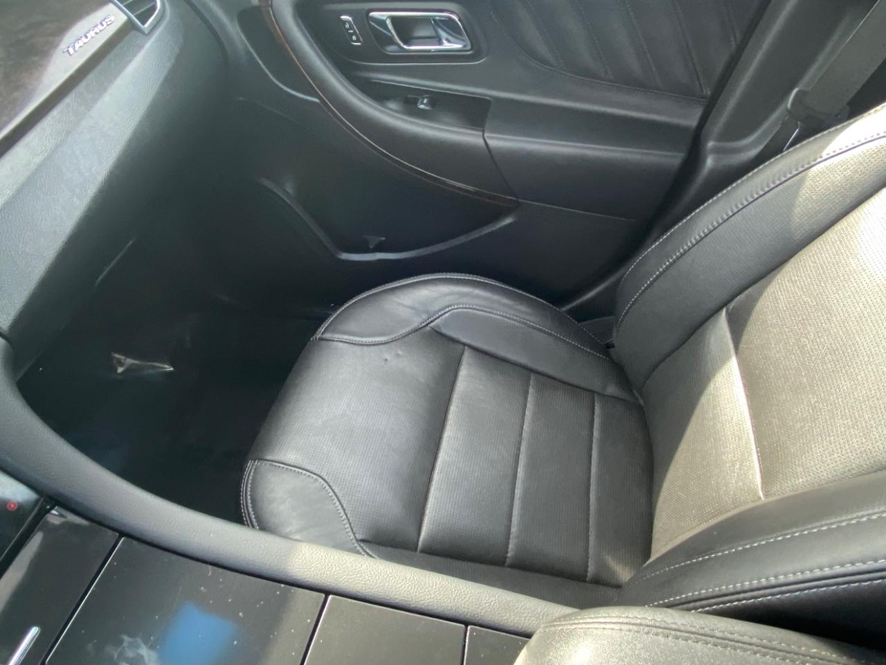 Ford Taurus 4dr Sdn Limited FWD 2015