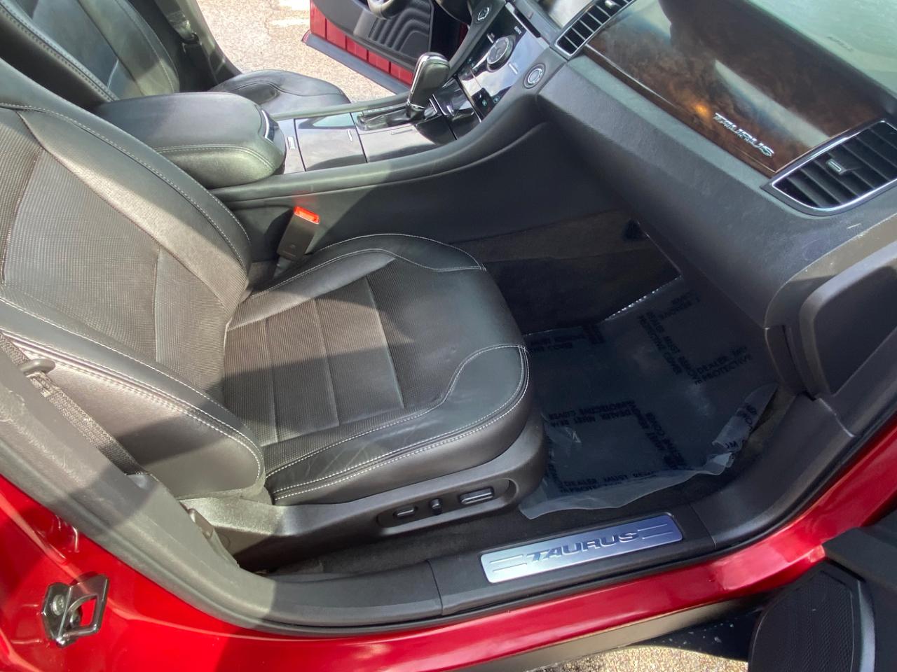 Ford Taurus 4dr Sdn Limited FWD 2015