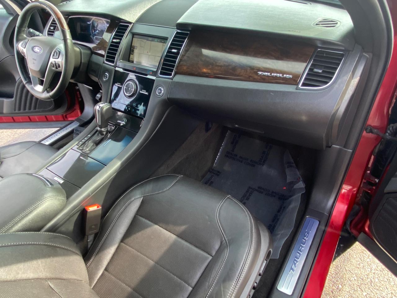 Ford Taurus 4dr Sdn Limited FWD 2015