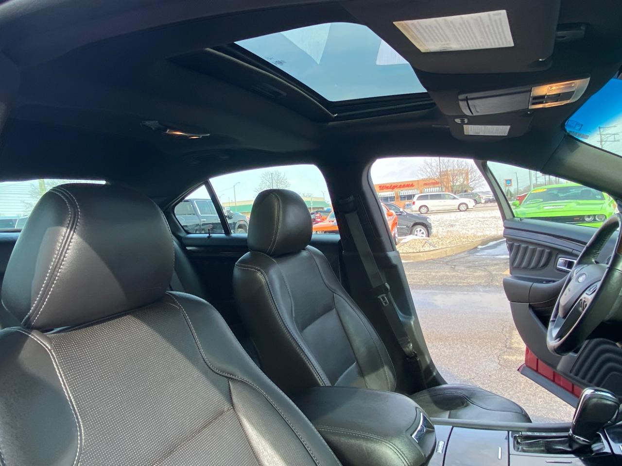 Ford Taurus 4dr Sdn Limited FWD 2015