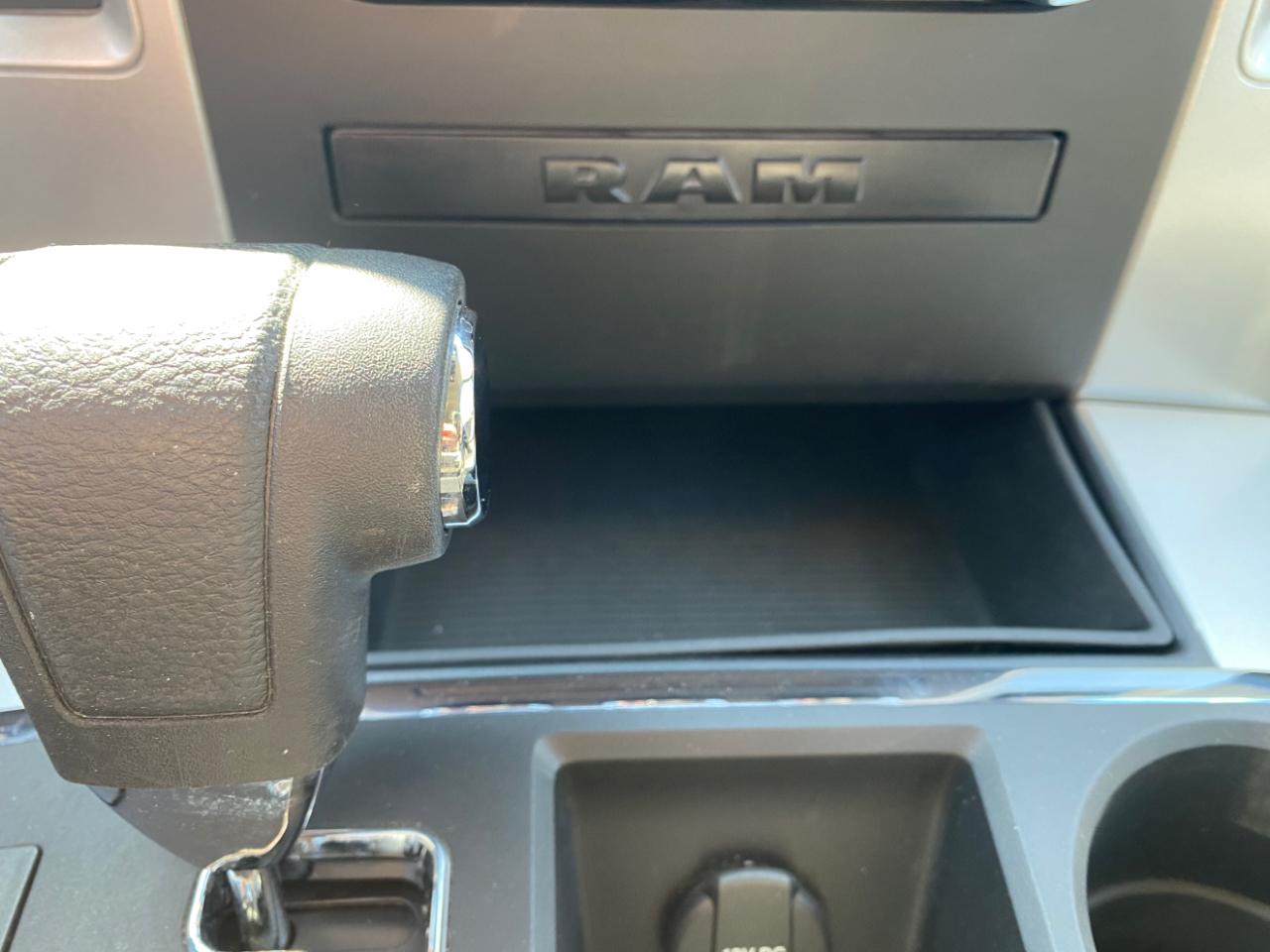 Dodge Ram 1500 4WD Crew Cab 140.5" SLT 2009