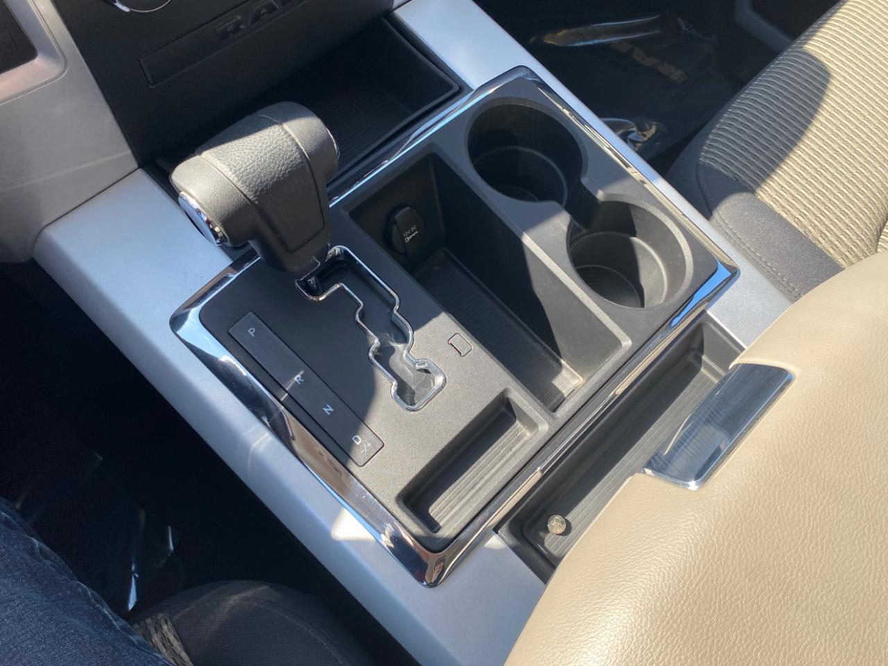 Dodge Ram 1500 4WD Crew Cab 140.5" SLT 2009