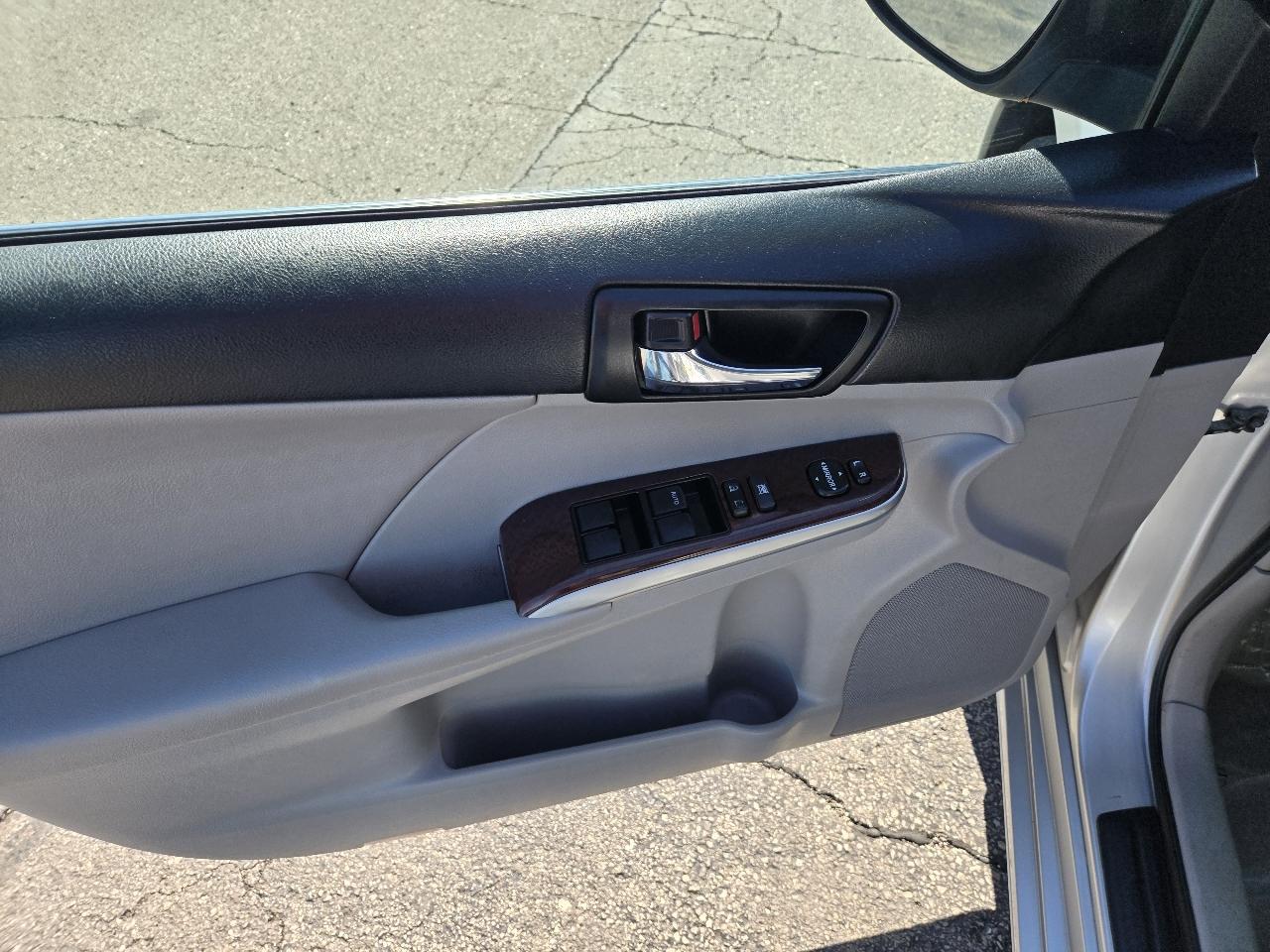 Toyota Camry 4dr Sdn V6 Auto XLE (Natl) 2012