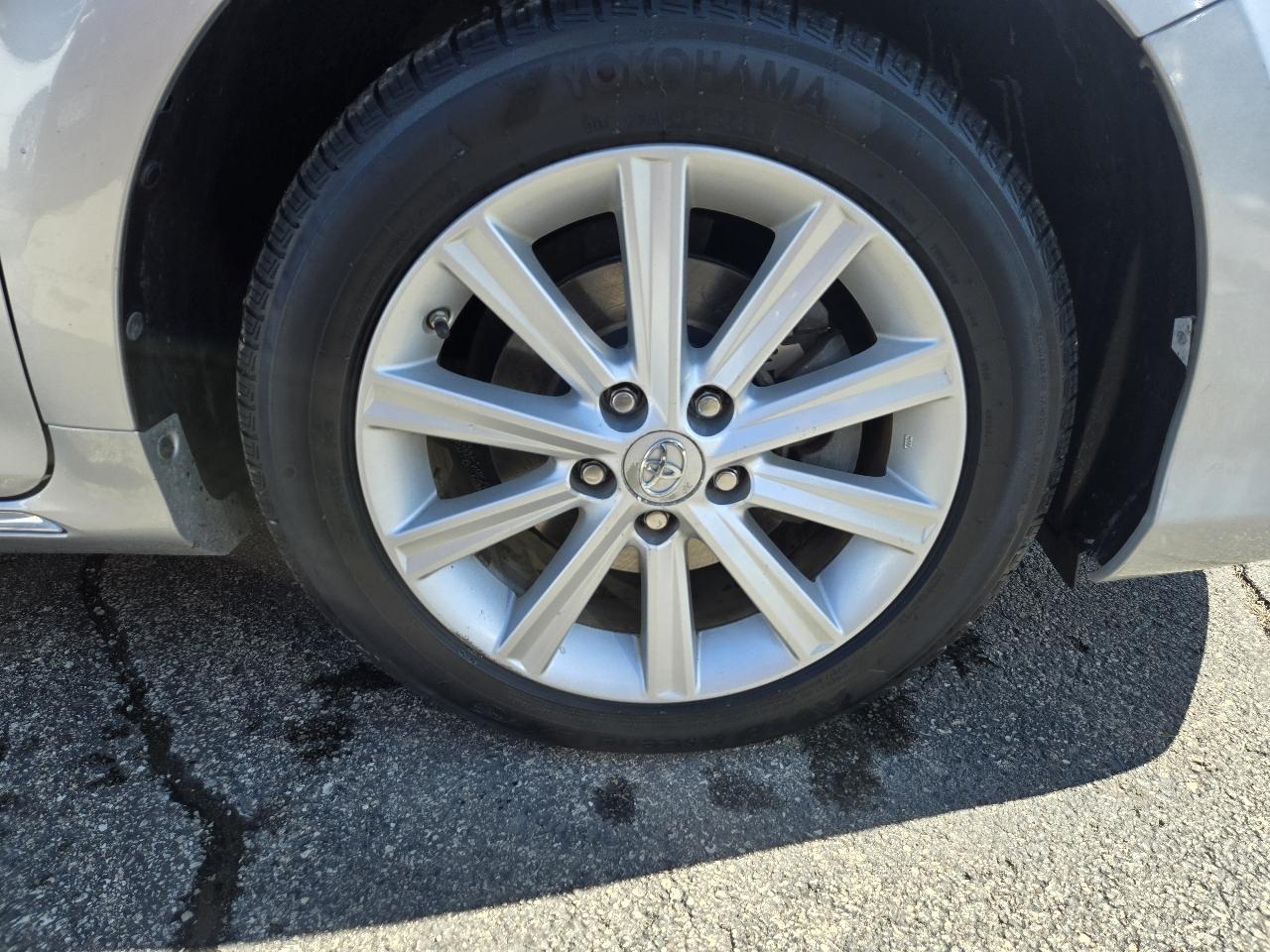 Toyota Camry 4dr Sdn V6 Auto XLE (Natl) 2012