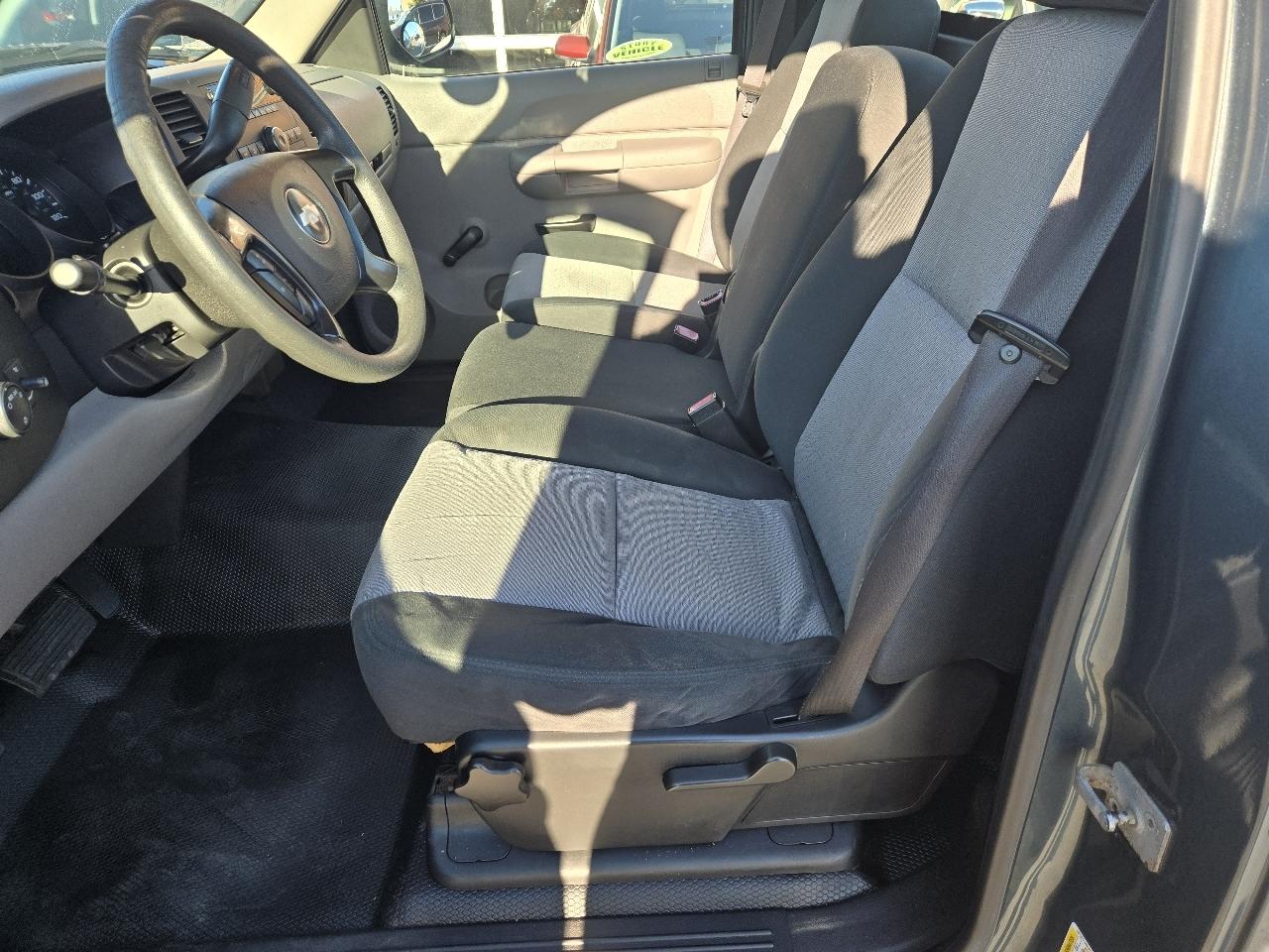 Chevrolet Silverado 1500 2WD Reg Cab 133.0" Work Truck 2007