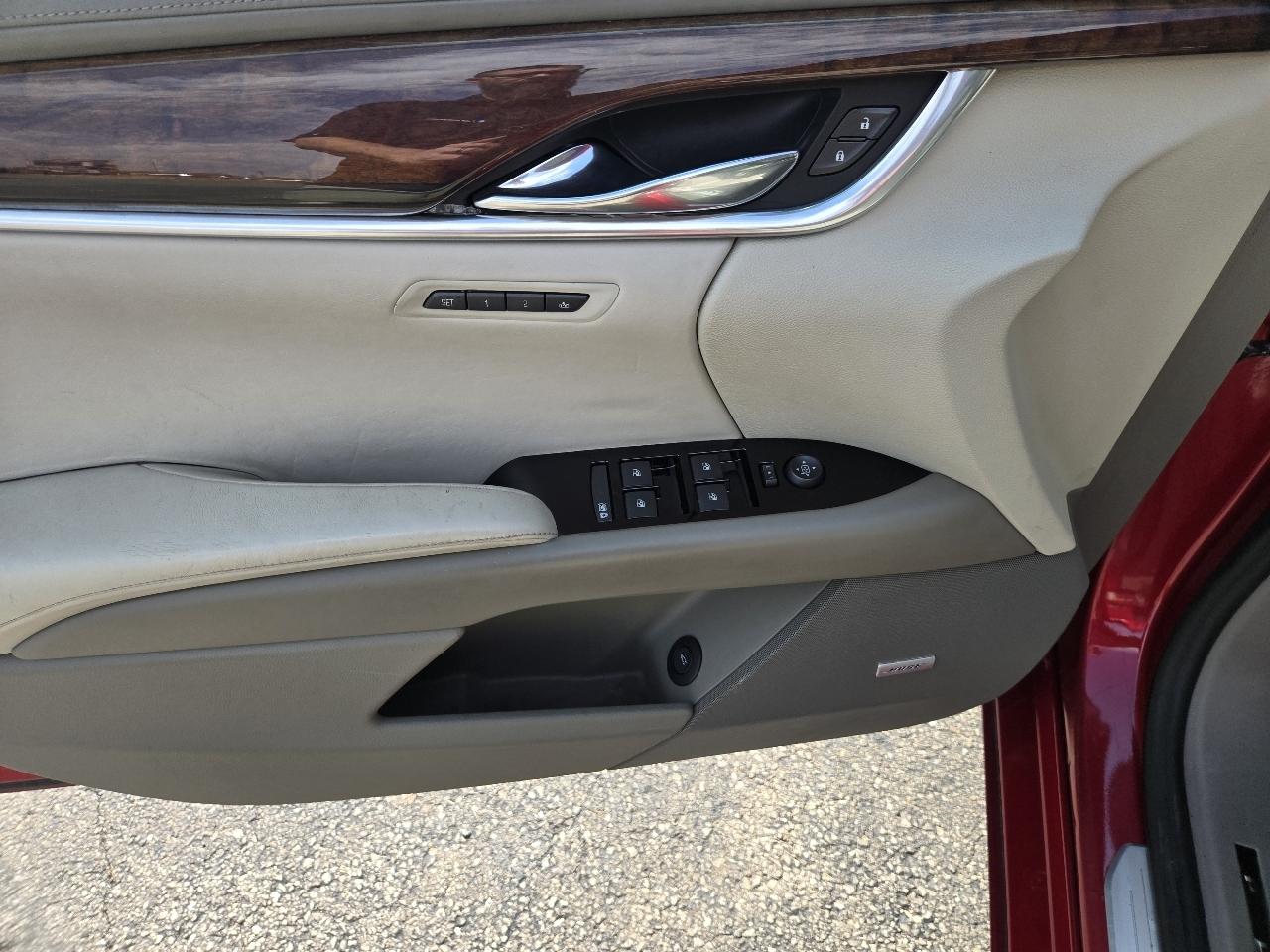 Cadillac XTS 4dr Sdn Platinum FWD 2013