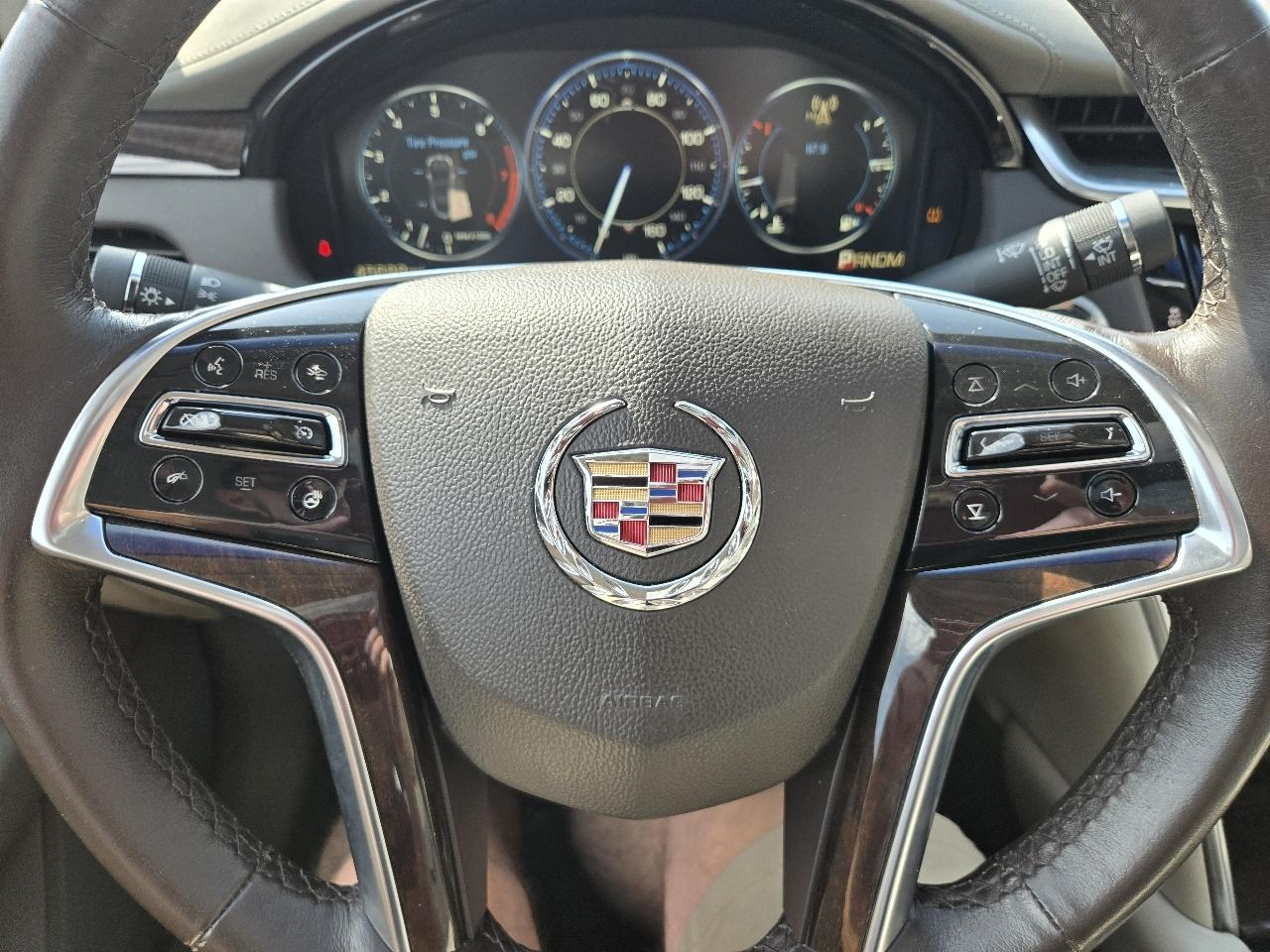 Cadillac XTS 4dr Sdn Platinum FWD 2013