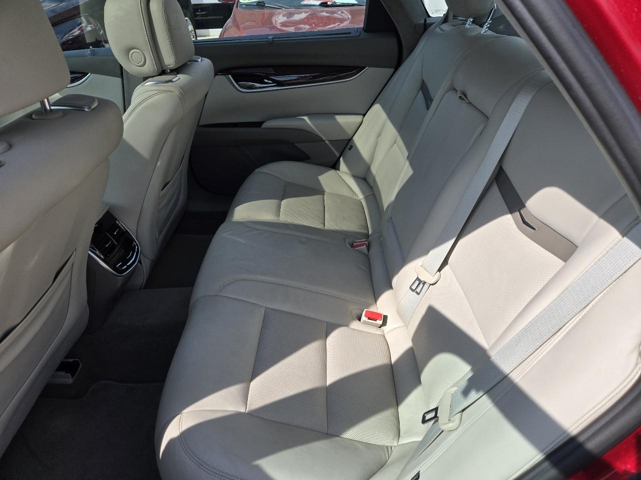 Cadillac XTS 4dr Sdn Platinum FWD 2013