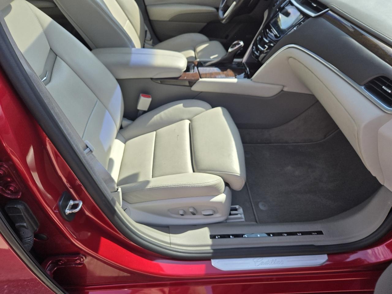 Cadillac XTS 4dr Sdn Platinum FWD 2013