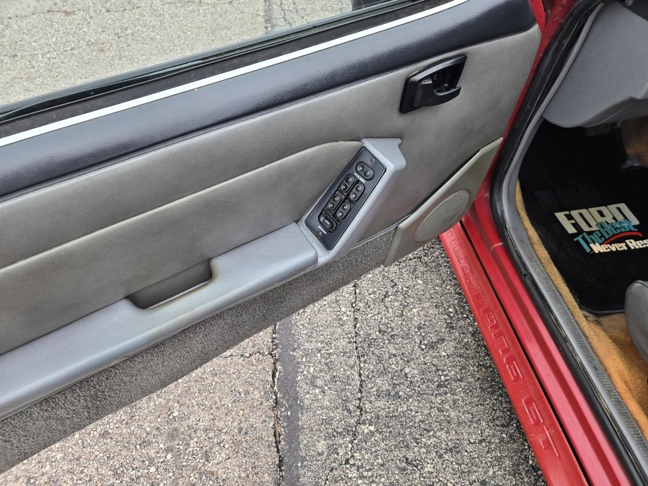 Ford Mustang 2dr Convertible GT 1989