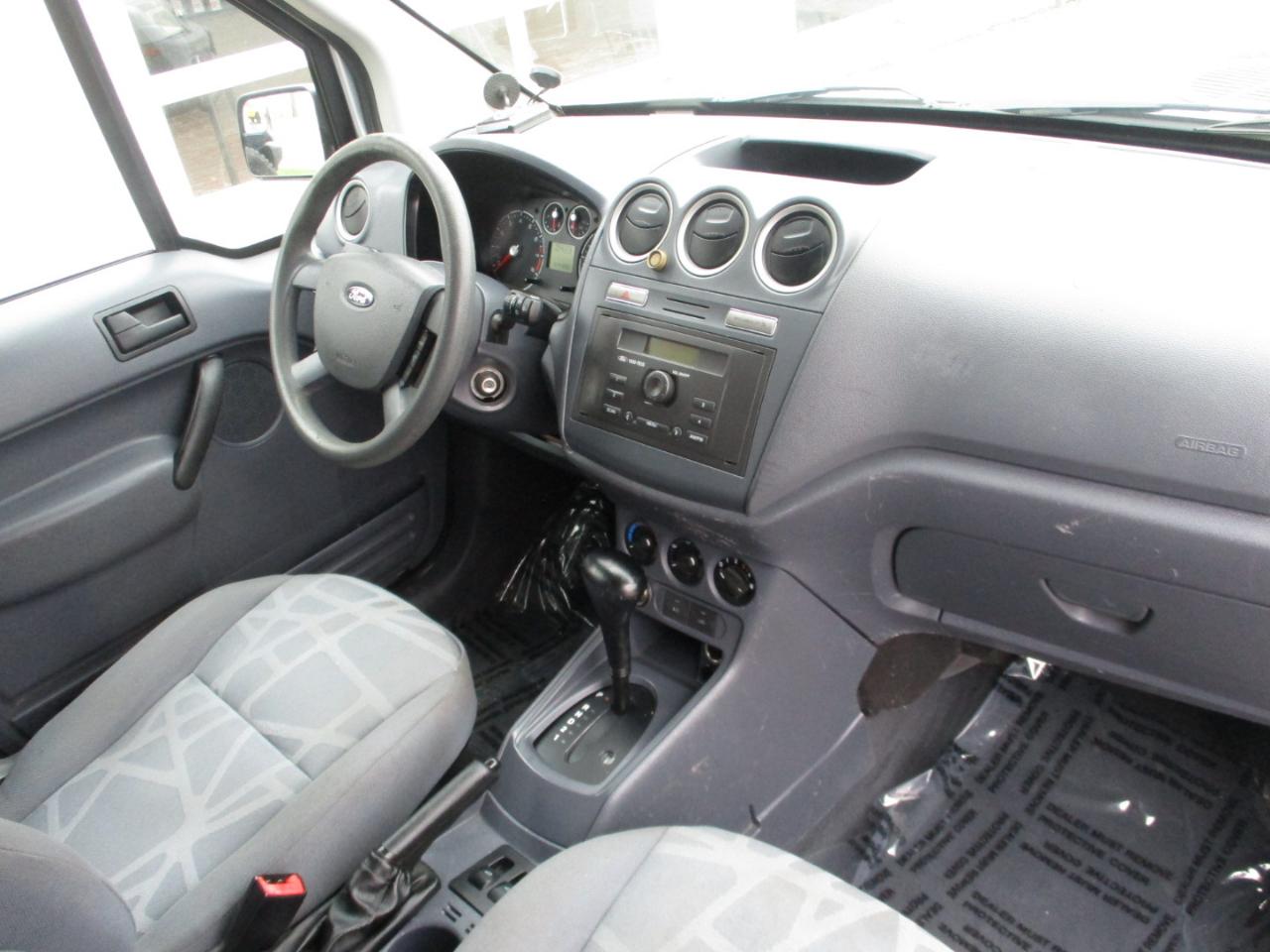 Ford Transit Connect 114.6" XL w/o side or rear door glass 2012