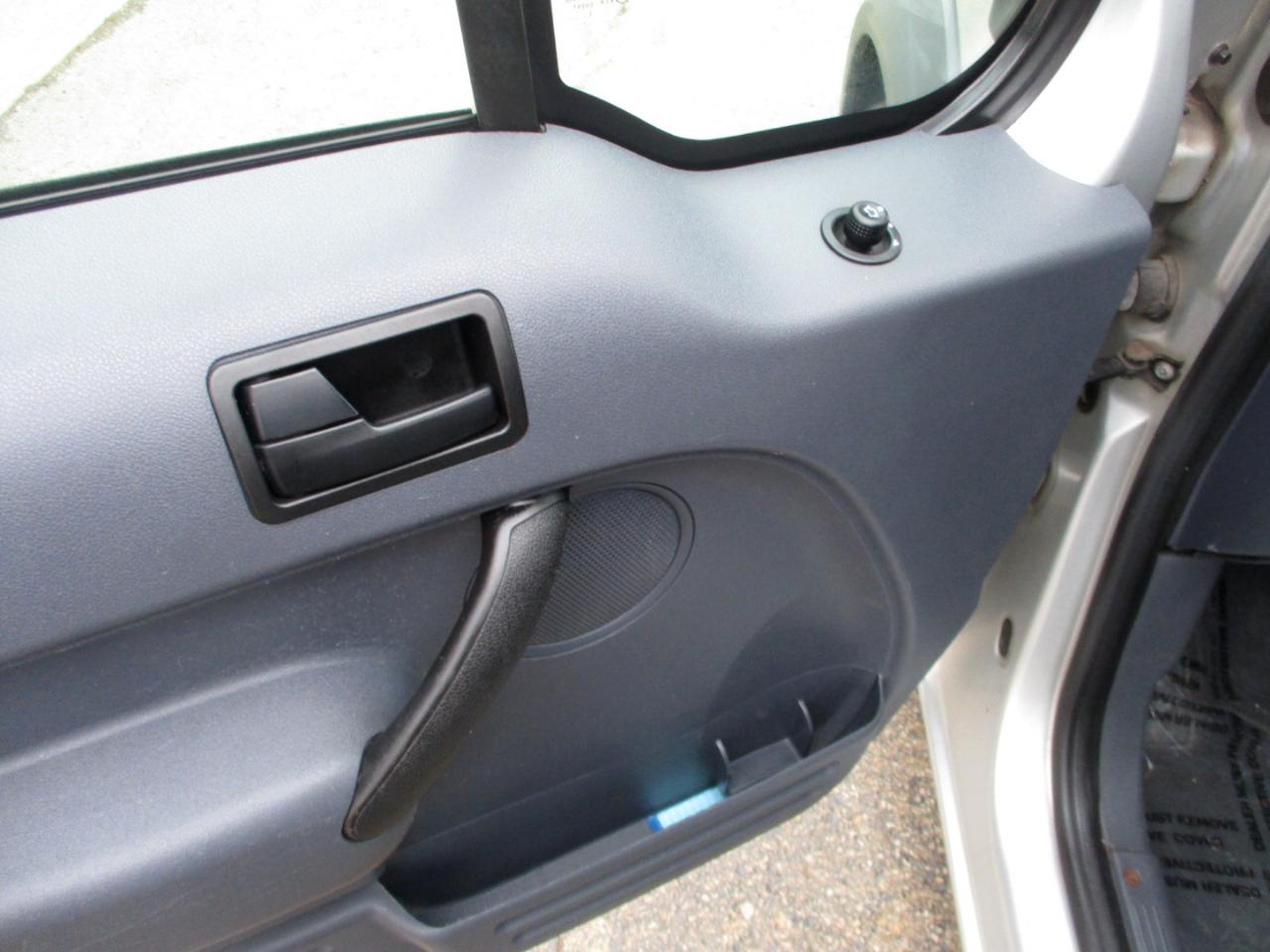 Ford Transit Connect 114.6" XL w/o side or rear door glass 2012